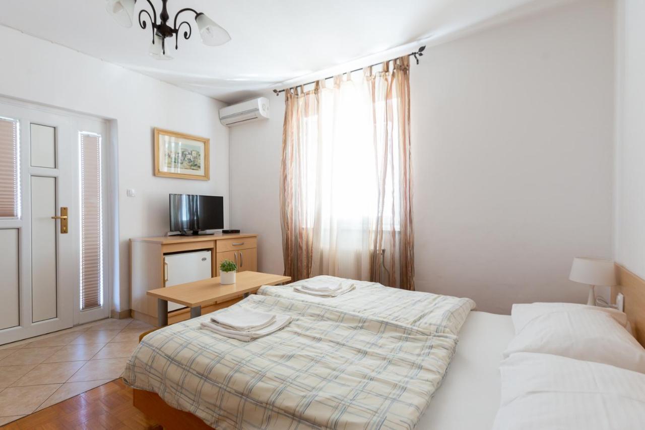 Apartments And Rooms Jeselnik Portorose Esterno foto